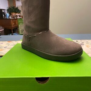 Sanuk Toasty Tails Short Boots in Charcoal